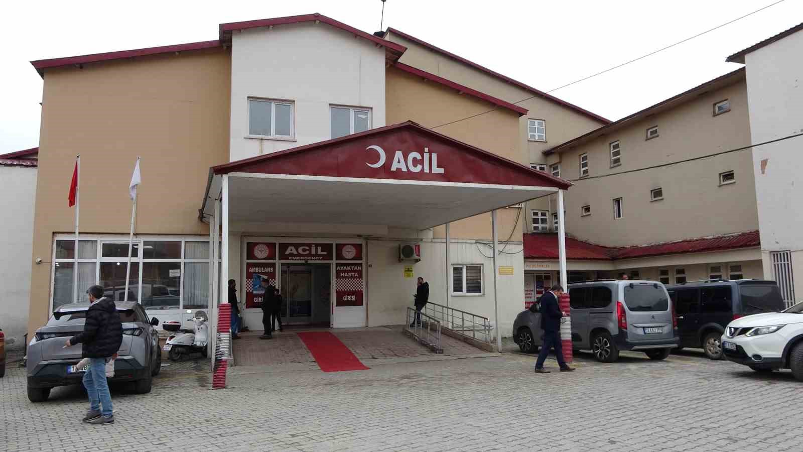 Hizan’da sağ olarak bulunan küçük kızın babasından ekiplere teşekkür
