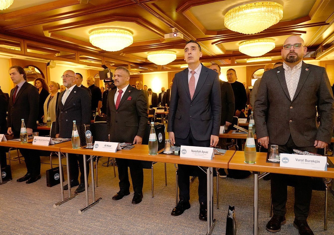 Hızar’dan stratejik çağrı: "Avrupalı Türkler ve Göçmenler Bakanlığı kurulmalı"
Hızar’dan stratejik çağrı: "Avrupalı Türkler ve Göçmenler Bakanlığı kurulmalı"