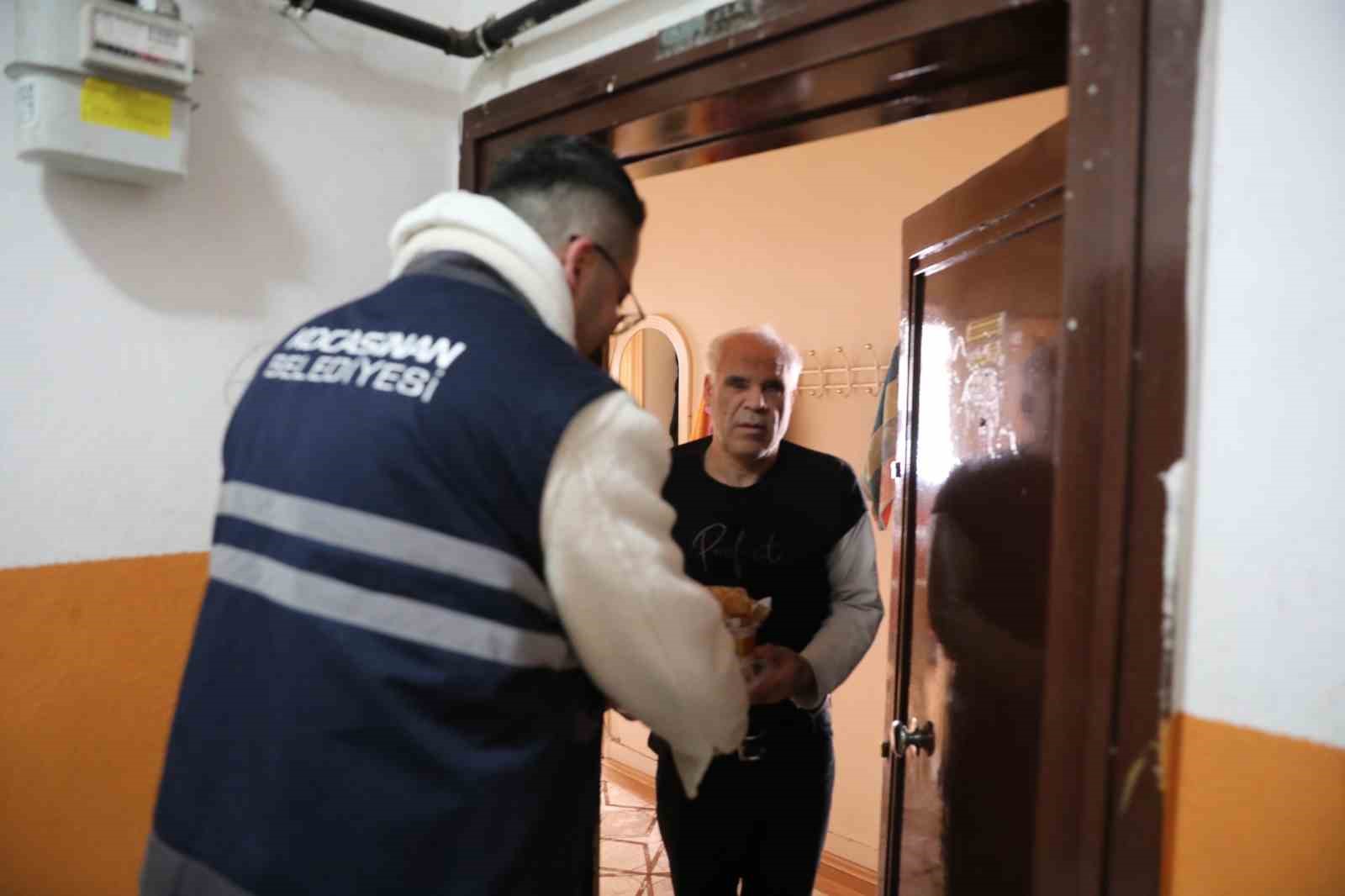 Hizmetleriyle gönüllerde taht kuran Başkan Çolakbayrakdar’a dualarla teşekkür
