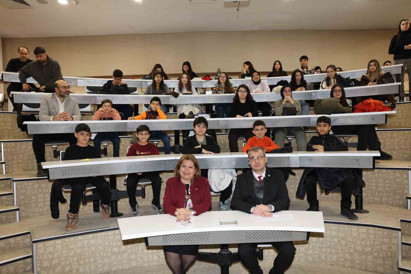 HKÜ’de Çanakkale Deniz Zaferi ve İstiklal Marşı ruhu anlatıldı
