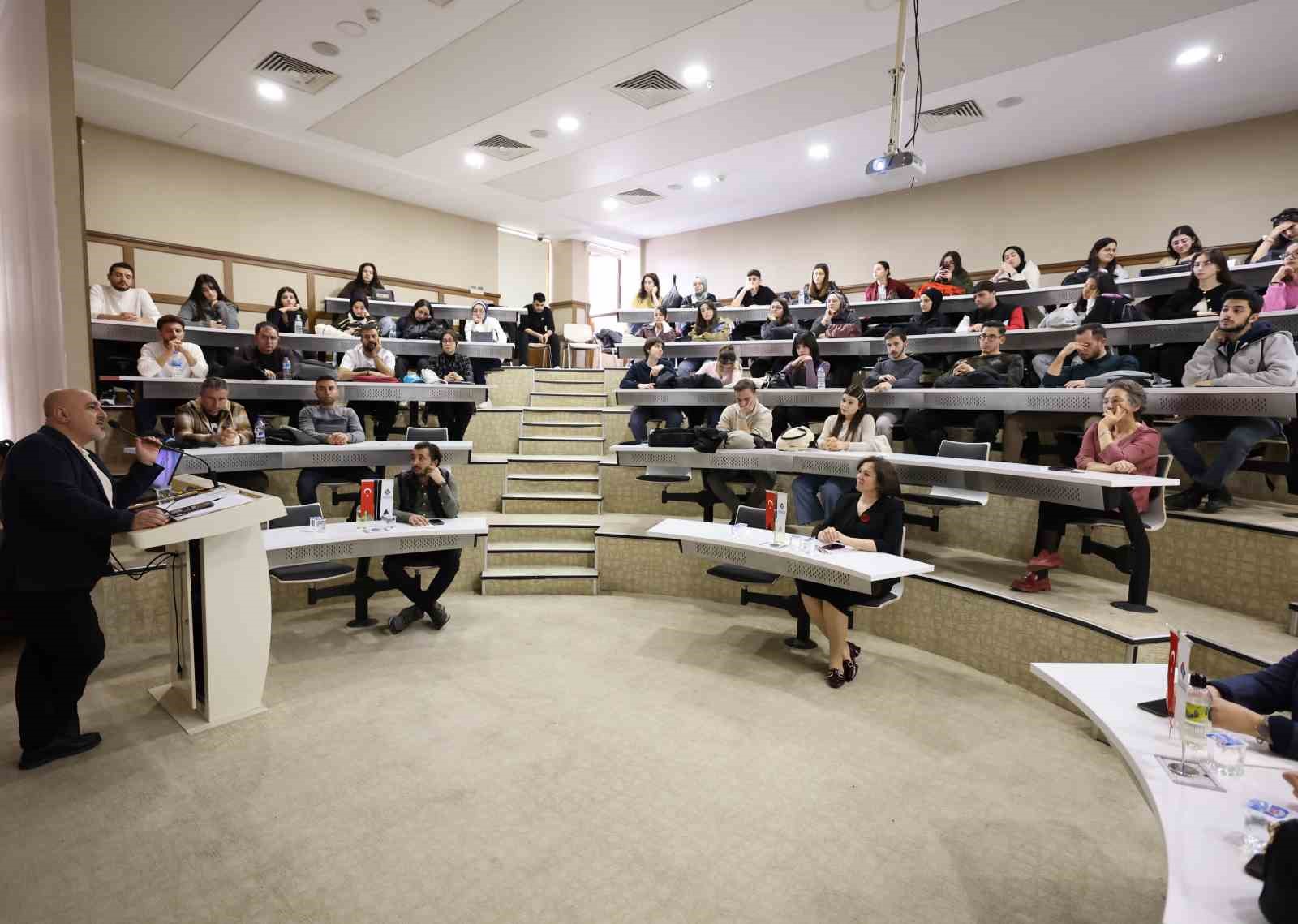 HKÜ’de "Mezopotamya’dan Günümüze: Gılgamış Destanı" konferansı düzenlendi
HKÜ’de "Mezopotamya’dan Günümüze: Gılgamış Destanı" konferansı düzenlendi