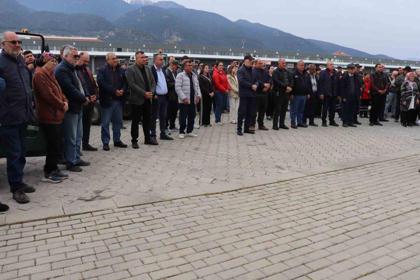 Honaz Belediyesinden zirai dona karşı yerli çözüm
Honaz Belediyesinden zirai dona karşı yerli çözüm