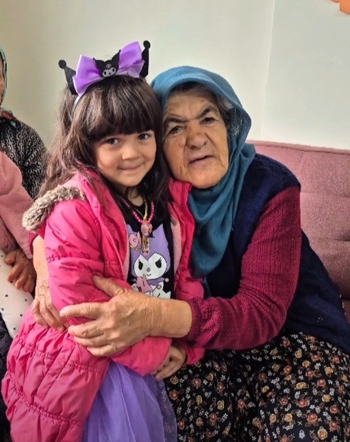 Honazlı gençlerden Yaşlılar Haftasında anlamlı ziyaret
Honazlı gençlerden Yaşlılar Haftasında anlamlı ziyaret