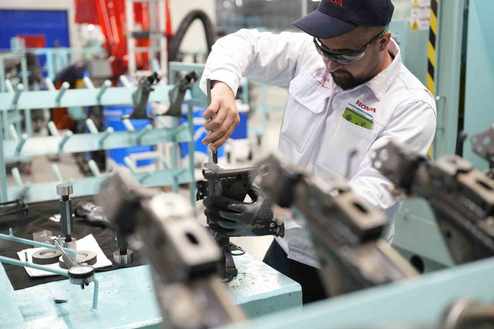 Honda Türkiye’den dev yatırım: Aliağa’da motosiklet fabrikası üretime başladı
