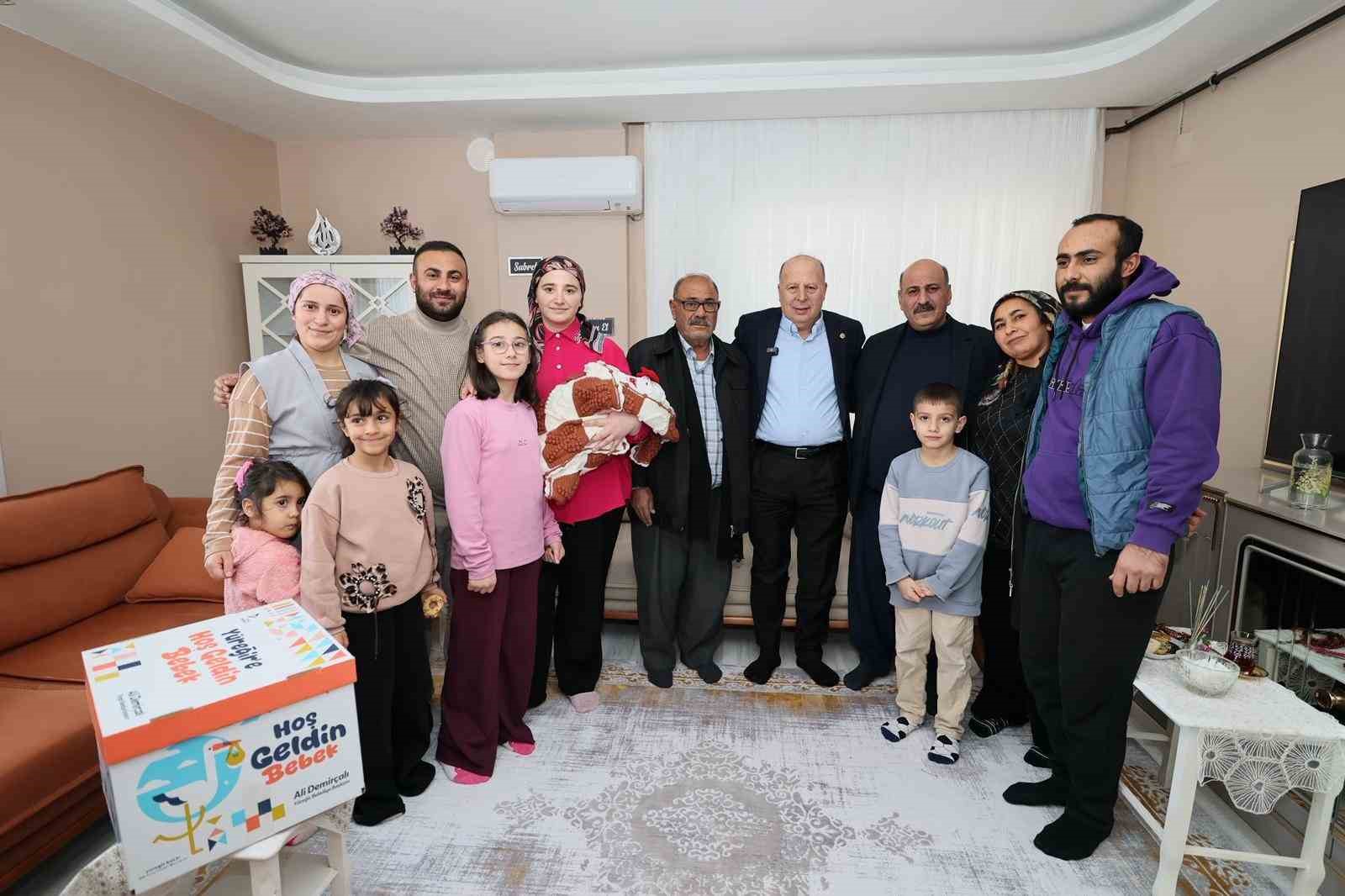 ‘Hoş Geldin Bebek’ projesiyle 5 bin 300 ailenin mutluluğuna ortak oldular
