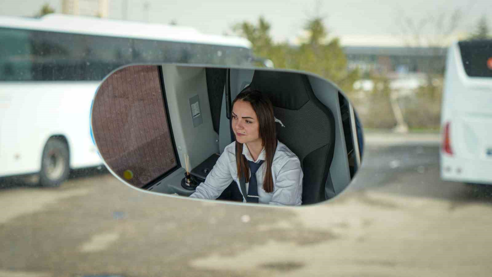 Hostesken otobüs kaptanı olan Serenay Göç: "Kadınlarımız her alanda olmalı"
