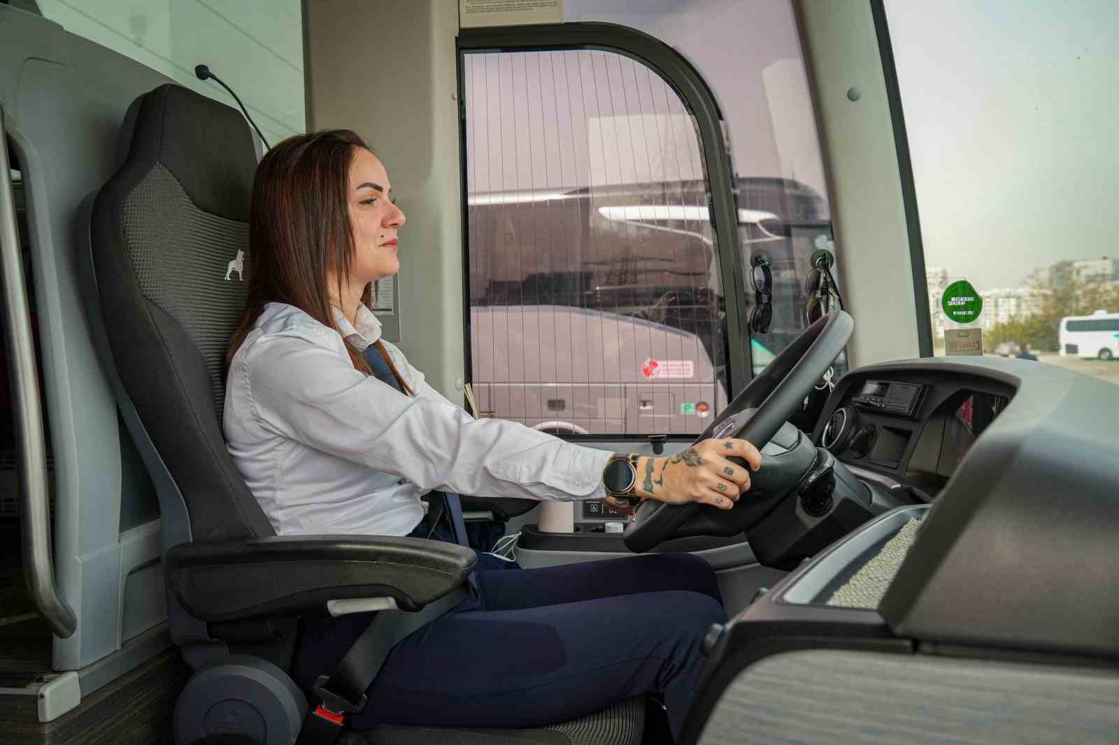 Hostesken otobüs kaptanı olan Serenay Göç: "Kadınlarımız her alanda olmalı"
