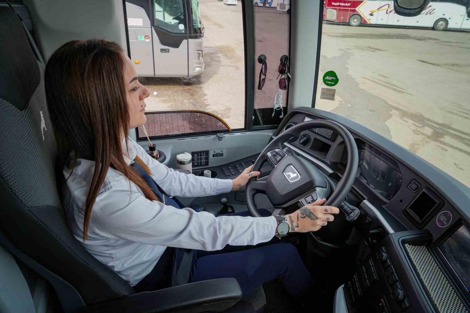 Hostesken otobüs kaptanı olan Serenay Göç: "Kadınlarımız her alanda olmalı"
