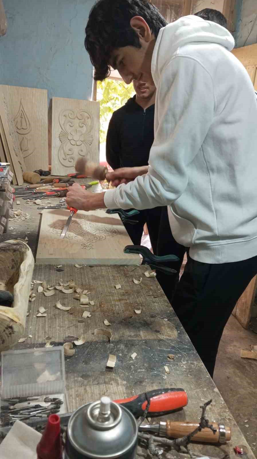 Hozat’ta ahşap işçiliği kursları sayesinde kültürel miras geleceğe taşınıyor
