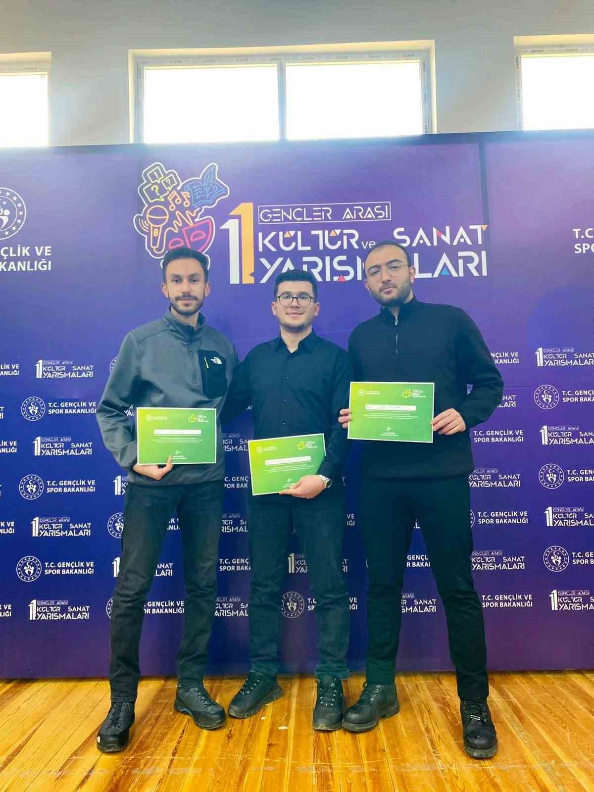 Hukuk Fakültesi öğrencilerinin büyük başarısı
