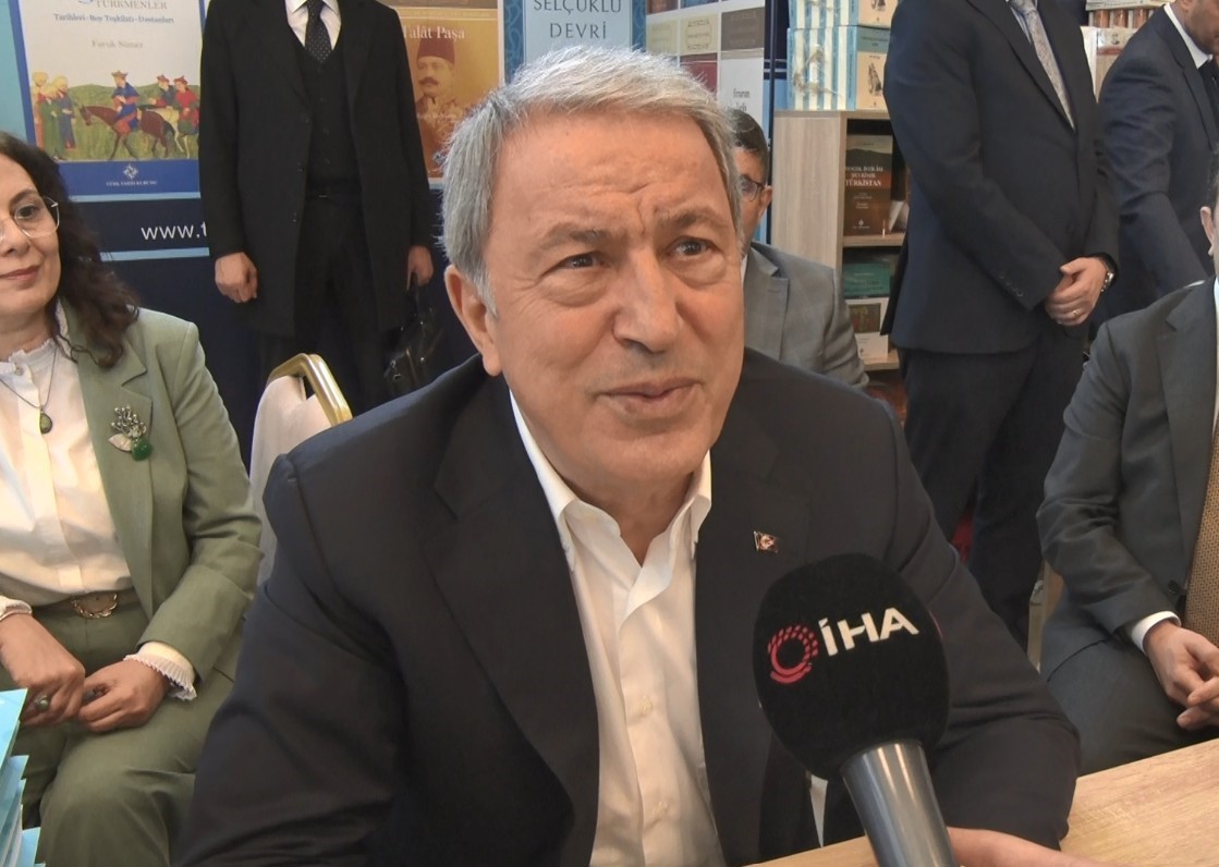 Hulusi Akar ‘Külliye’de Ramazan Kitap Günleri’nde okurlarıyla buluştu
Hulusi Akar ‘Külliye’de Ramazan Kitap Günleri’nde okurlarıyla buluştu