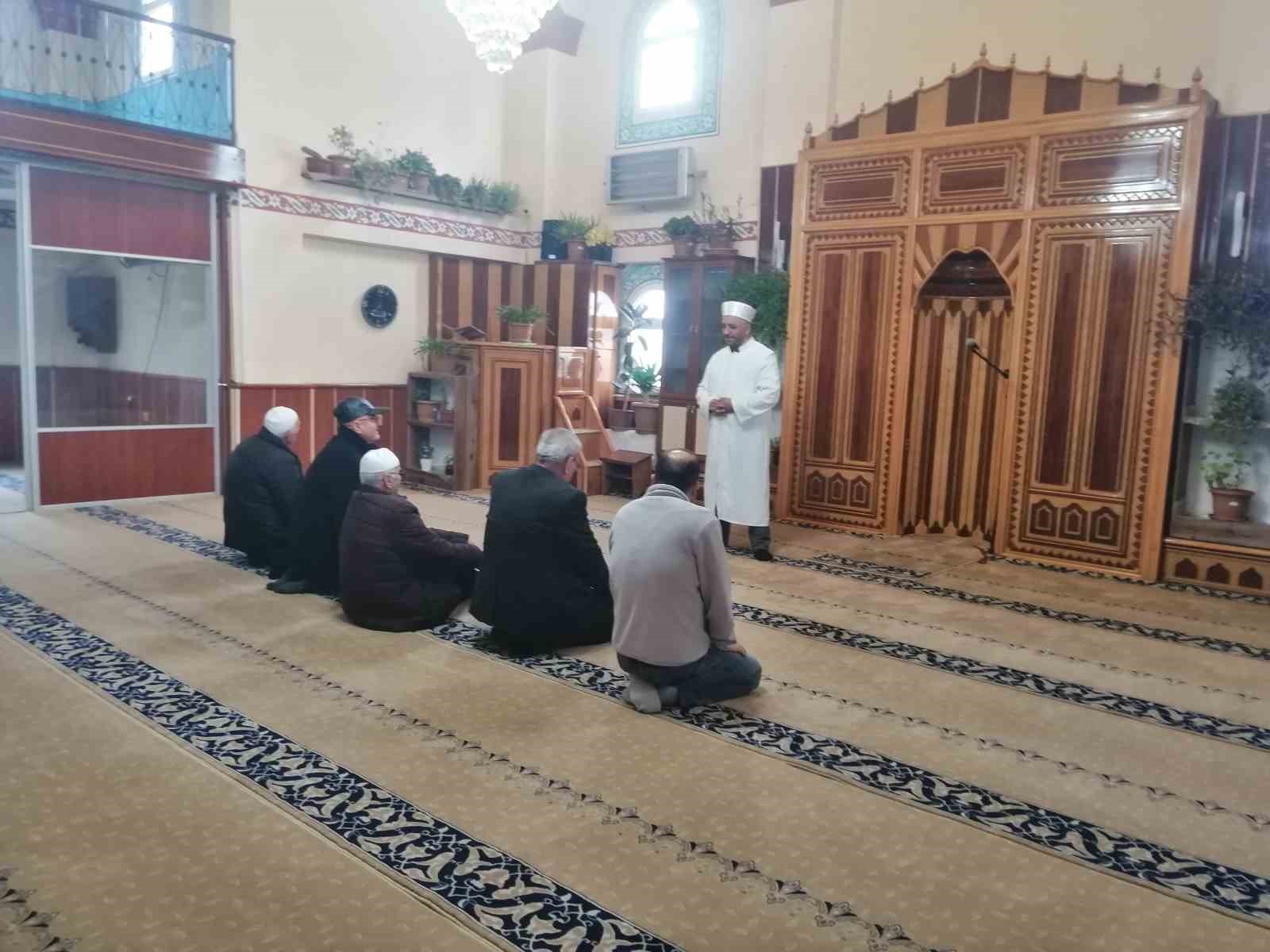 Hurafeye karşıydı, adına açılan sahte hesapla hurafe pazarlandı
