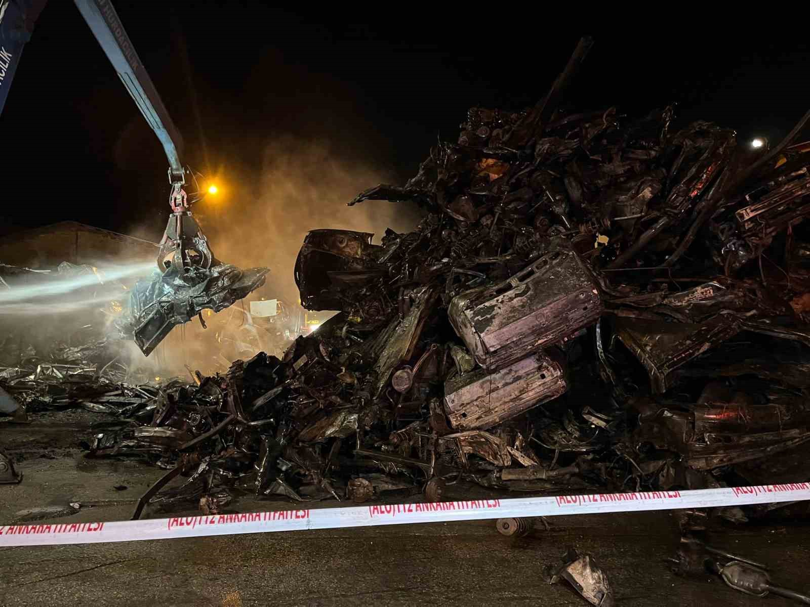 Hurdacılarda yangın paniği: Hurda araçlar alev aldı
