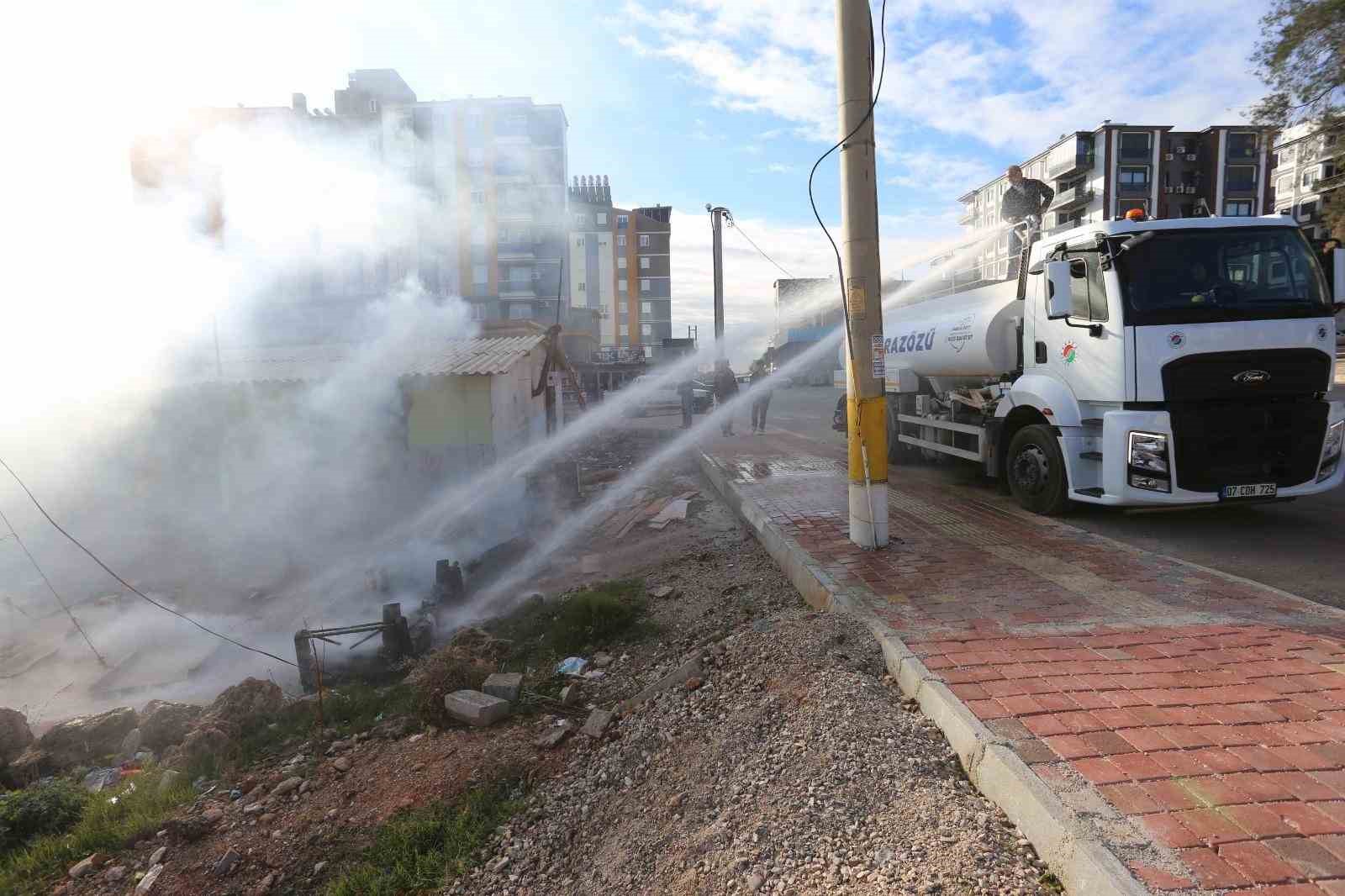 Hurdacının çevreyi kirletip ’Bu sefer bişeyler yapın’ talebine  zabıtadan ’Vazifede merhamet yok’  cevabı
