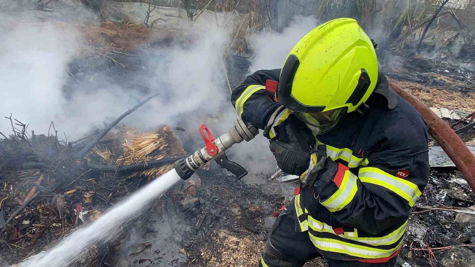 Hurdalıkta çıkan yangın gökyüzünü kara dumanla kapladı
