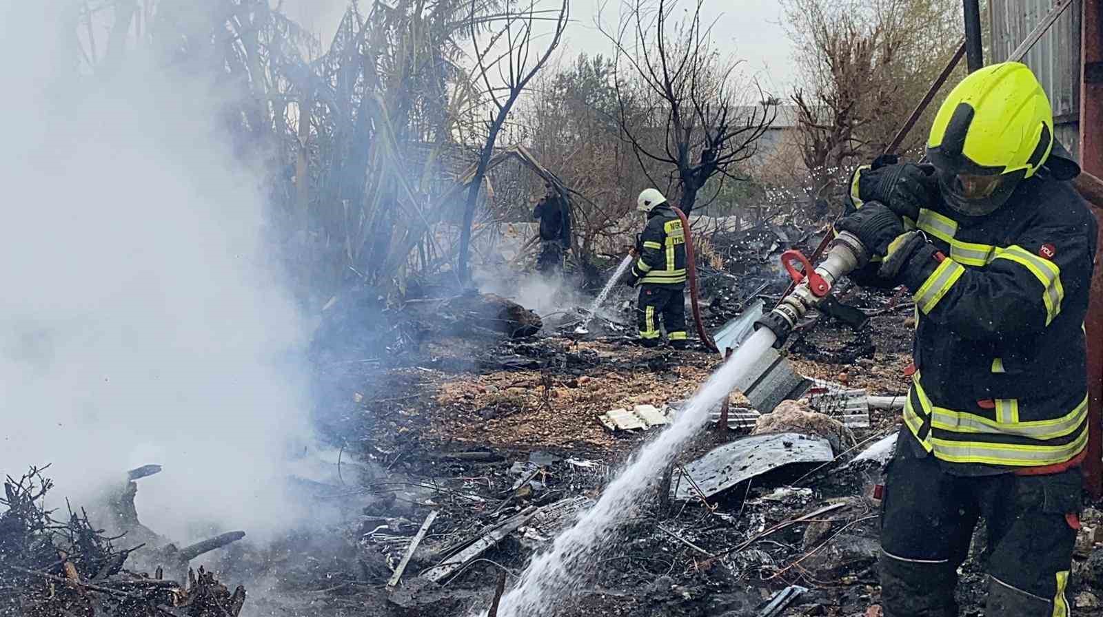 Hurdalıkta çıkan yangın gökyüzünü kara dumanla kapladı
