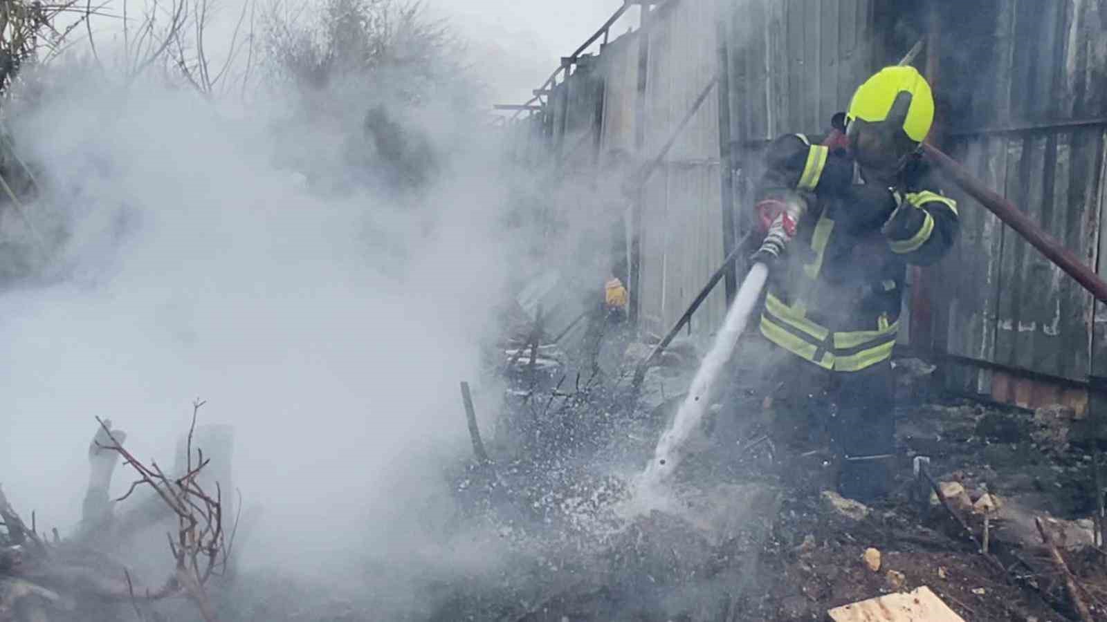 Hurdalıkta çıkan yangın gökyüzünü kara dumanla kapladı
