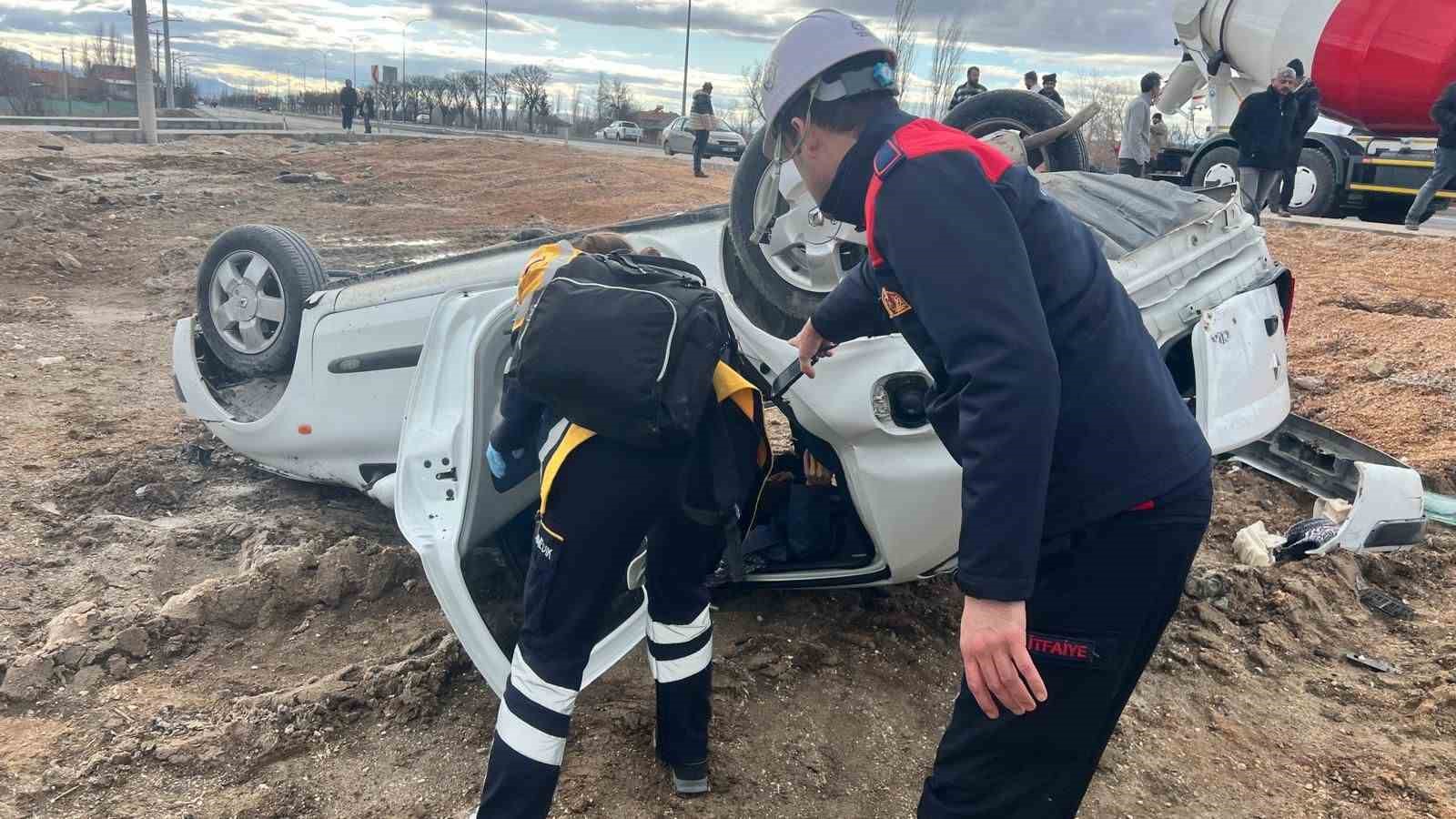 Hurdaya dönen araçta kazayı şans eseri yaralı atlattı

