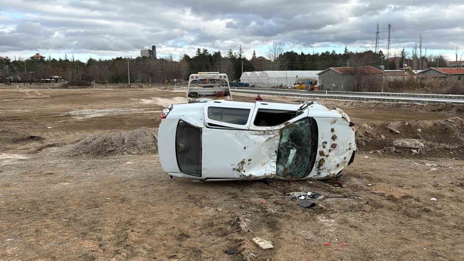 Hurdaya dönen araçta kazayı şans eseri yaralı atlattı
