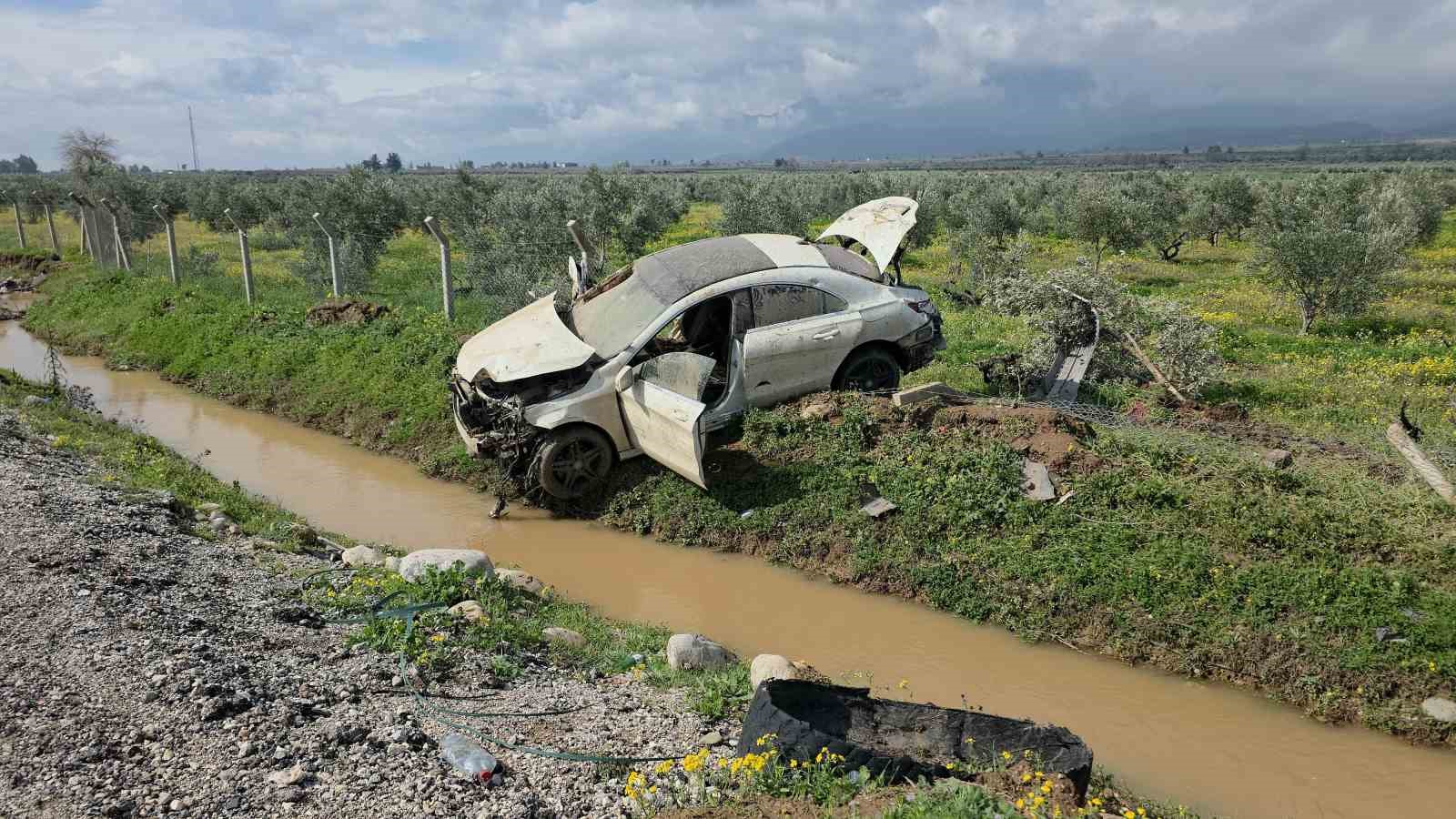 Hurdaya dönen araçtan burnu kanamadan çıkan doktor: "Verilmiş sadakam varmış"
