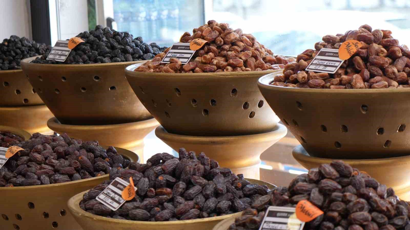 Hurmacı Ahmet Özkan uyardı: "Kudüs hurması adı altında İsrail menşeli ürünler satılmakta"
