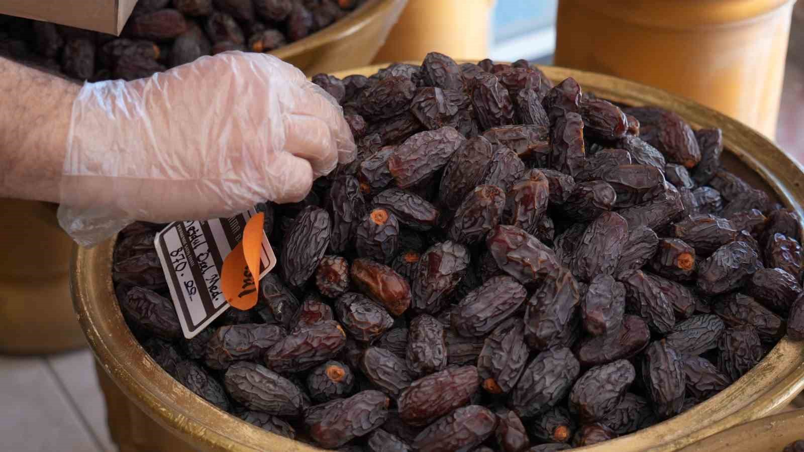 Hurmacı Ahmet Özkan uyardı: "Kudüs hurması adı altında İsrail menşeli ürünler satılmakta"
