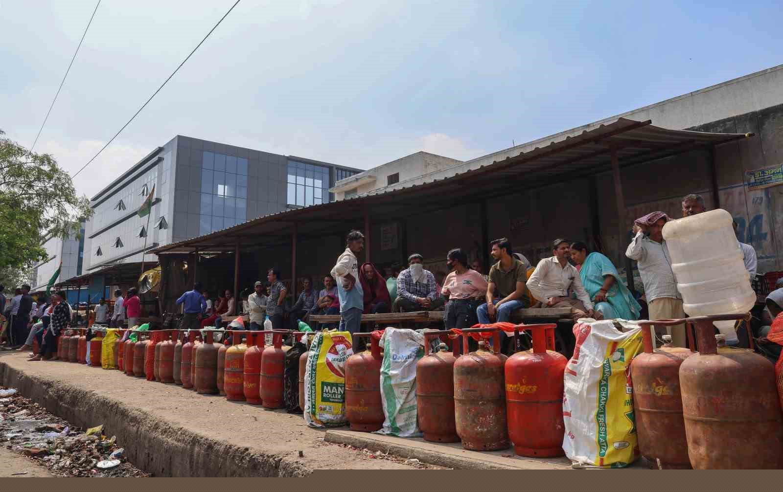 Hürmüz’de Hint gemilerine uygulanan yasak nedeniyle Hindistan’da gaz krizi
