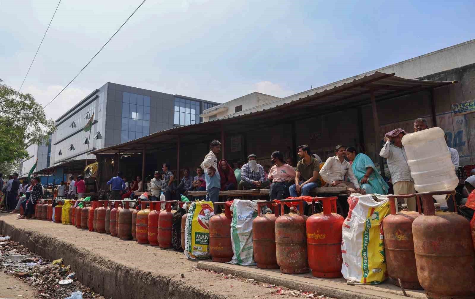 Hürmüz’de Hint gemilerine uygulanan yasak nedeniyle Hindistan’da gaz krizi

