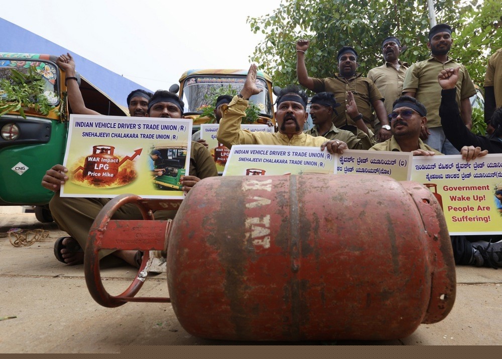 Hürmüz’de Hint gemilerine uygulanan yasak nedeniyle Hindistan’da gaz krizi

