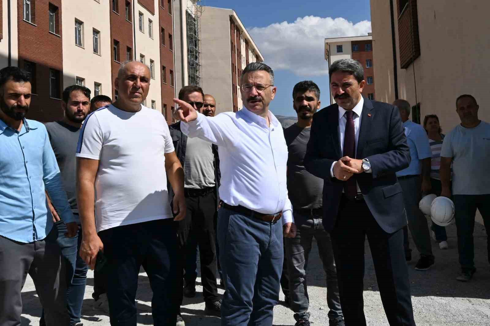 Hüseyin Aksoy, kesintisiz 25 yıllık valilik görevini noktaladı
