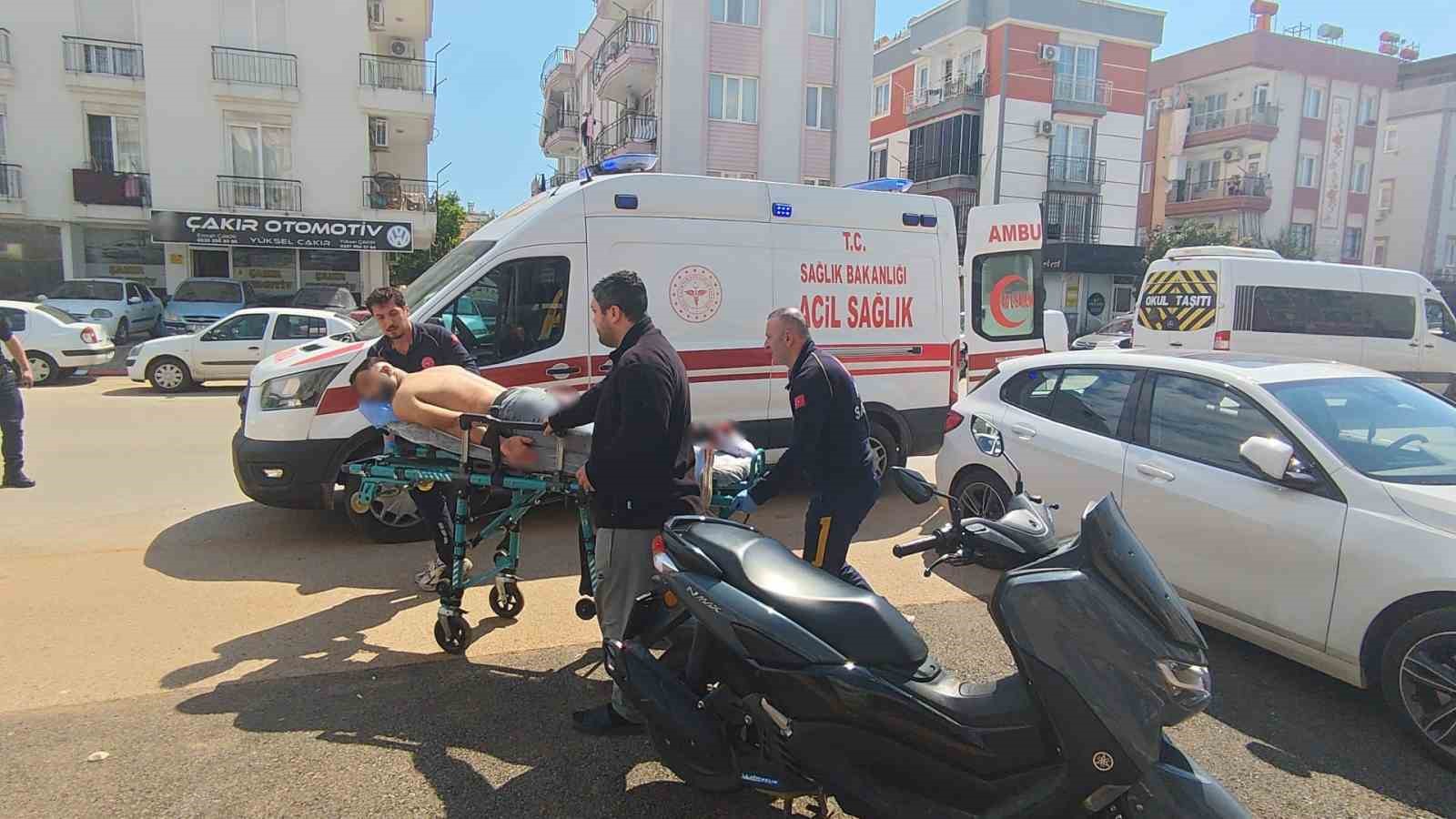 Husumetli akrabalar arasında bıçaklı kavga: 2 yaralı
