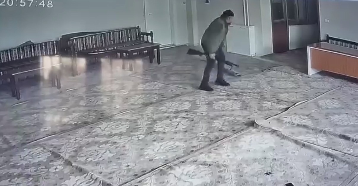 Husumetlisinin silahlı saldırısında hayatını kaybetmişti: O anlar güvenlik kamerasına yansıdı
