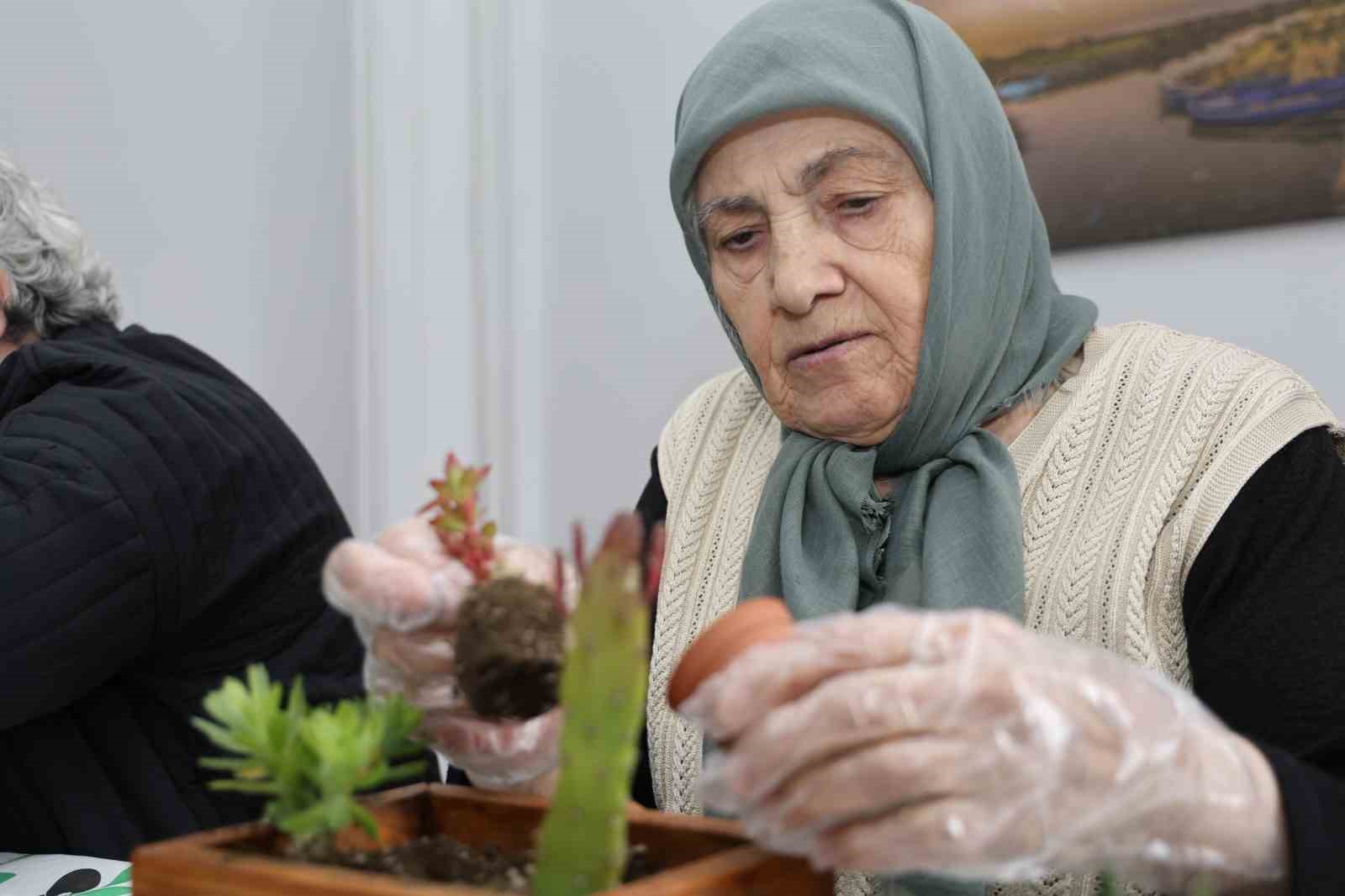 Huzurevi sakinleri hayallerini minyatürlere sığdırdı

