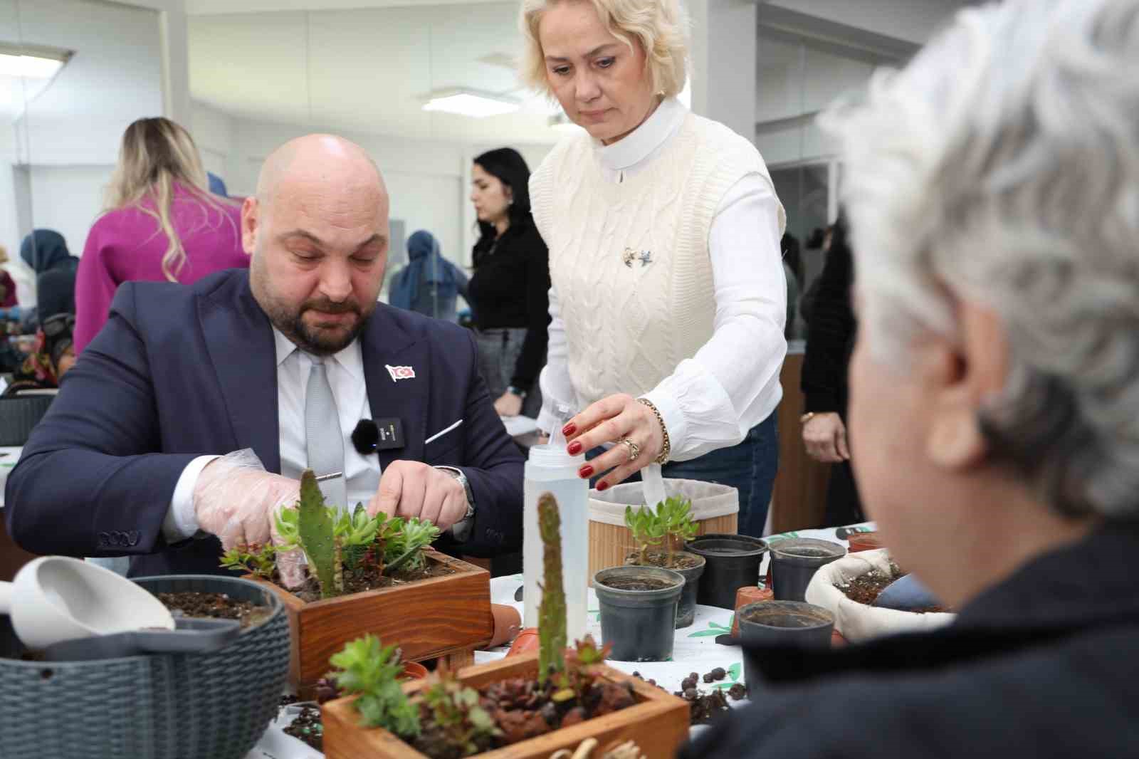 Huzurevi sakinleri hayallerini minyatürlere sığdırdı
