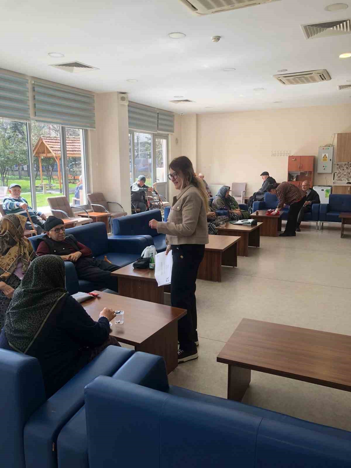 Huzurevi sakinlerine "Dijital Okuryazarlık" eğitimi verildi
