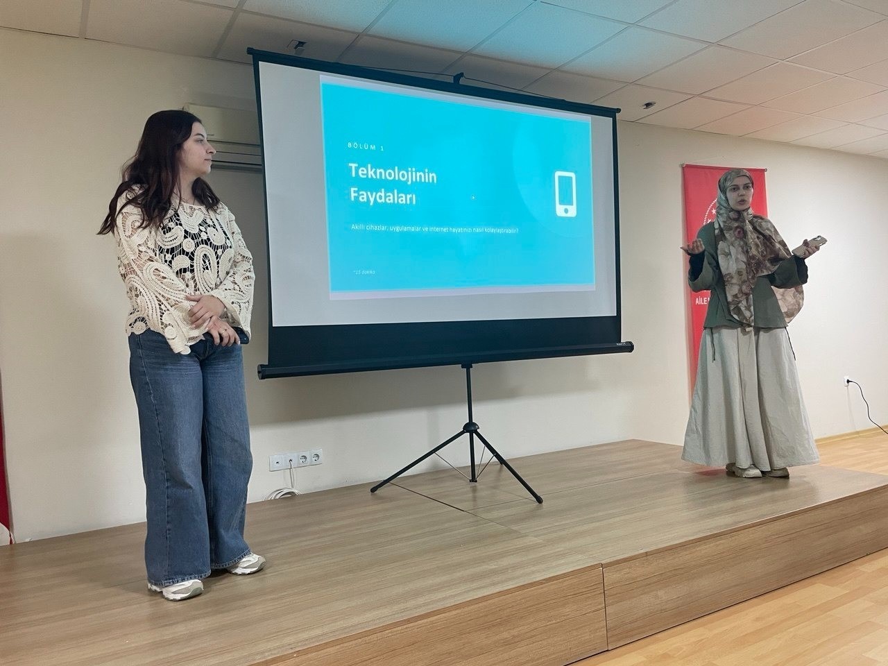 Huzurevi sakinlerine güvenli teknoloji eğitimi verildi
