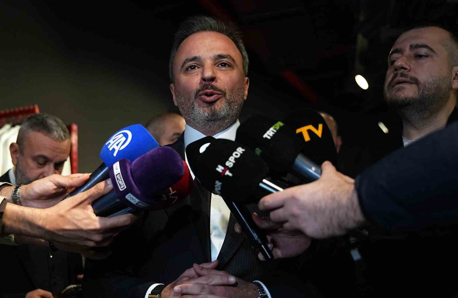 Hyeon-gyu Oh imza gününde taraftarlarla buluştu
Hyeon-gyu Oh imza gününde taraftarlarla buluştu