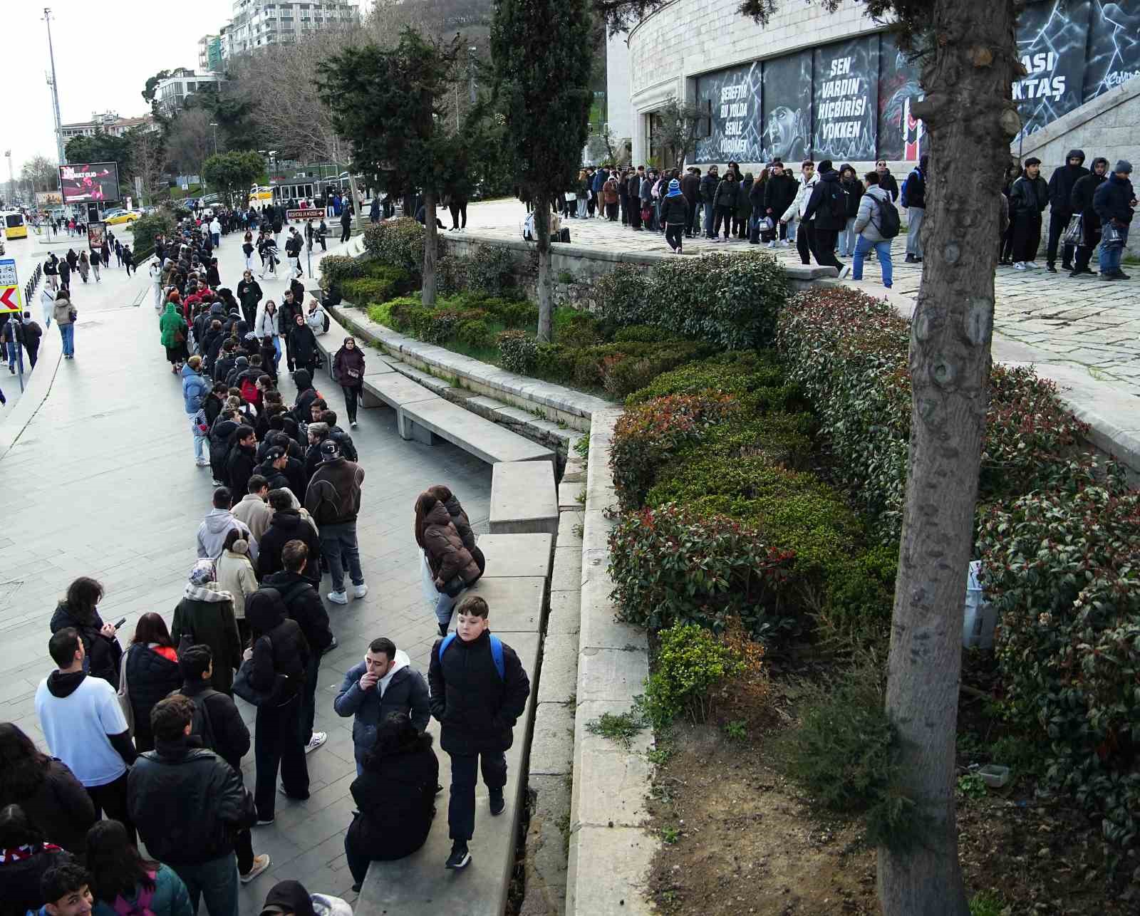 Hyeon-gyu Oh imza gününde taraftarlarla buluştu
Hyeon-gyu Oh imza gününde taraftarlarla buluştu