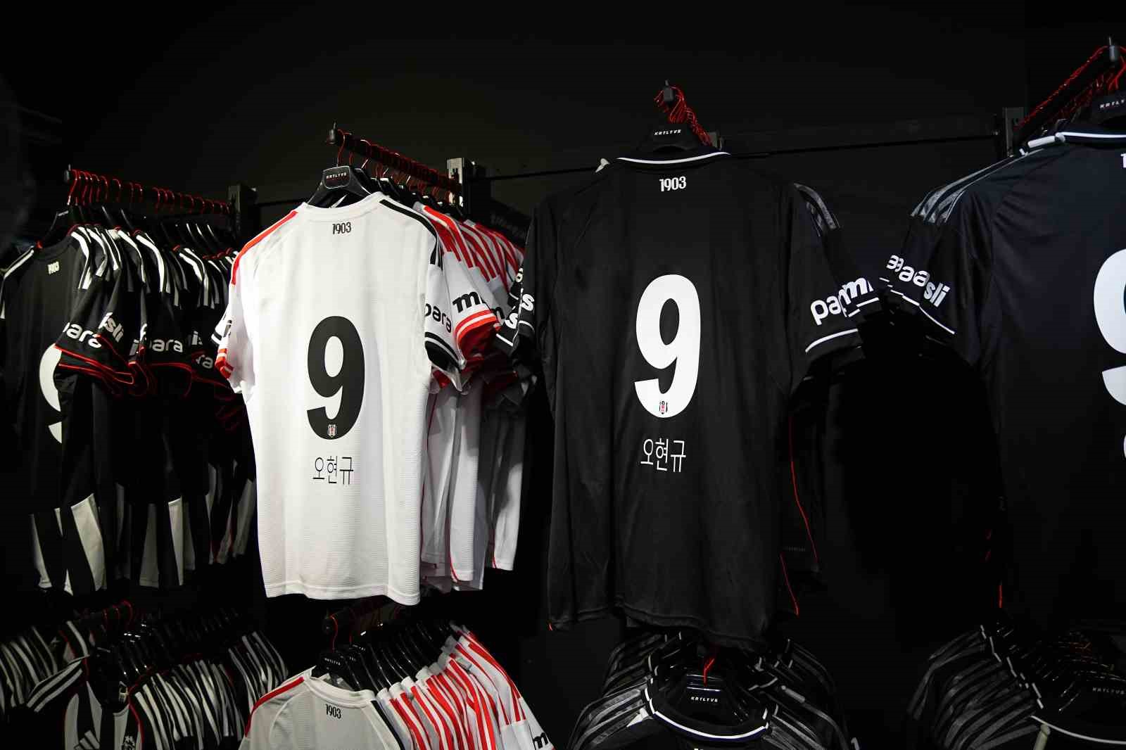 Hyeon-gyu Oh imza gününde taraftarlarla buluştu
Hyeon-gyu Oh imza gününde taraftarlarla buluştu