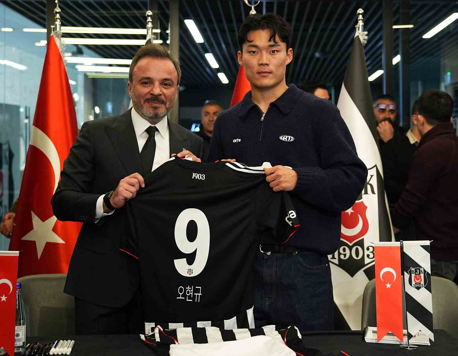 Hyeon-gyu Oh imza gününde taraftarlarla buluştu
Hyeon-gyu Oh imza gününde taraftarlarla buluştu