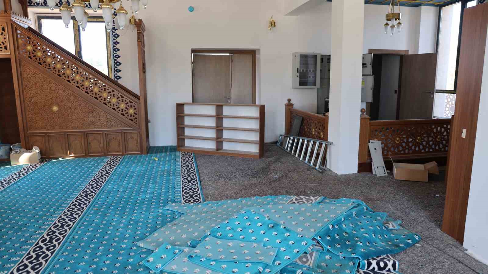 İbadete açılmadan harabeye döndü
