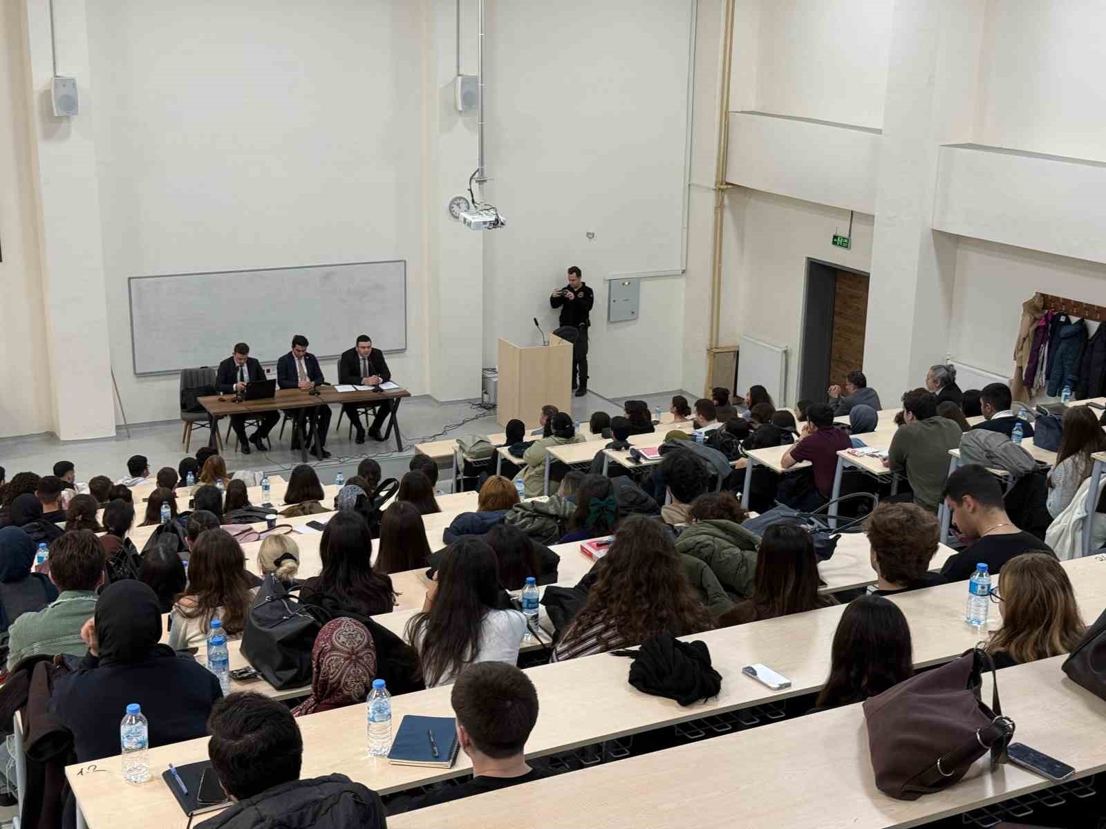 IBAN’ını veren yanar: Savcılıktan üniversitelilere net uyarı
IBAN’ını veren yanar: Savcılıktan üniversitelilere net uyarı