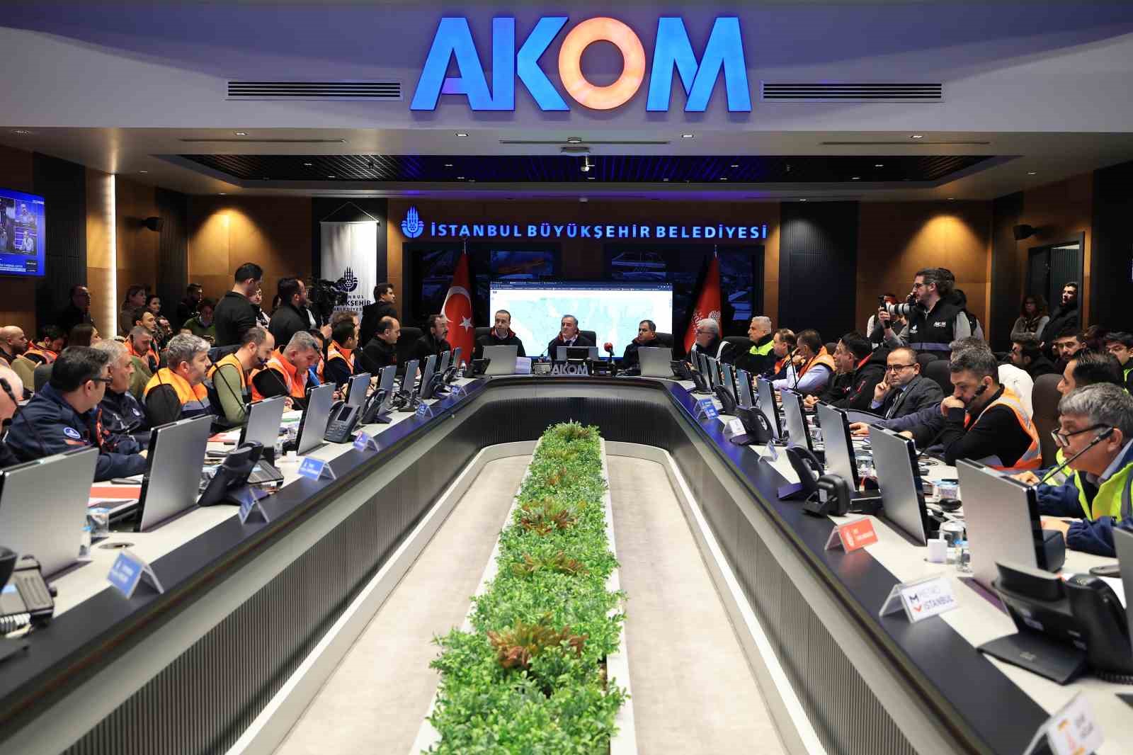 İBB Başkanvekili Aslan son durumu paylaştı: "İstanbul’un her tarafını anlık izliyoruz, 3 bin 492 aracımız sahada"
