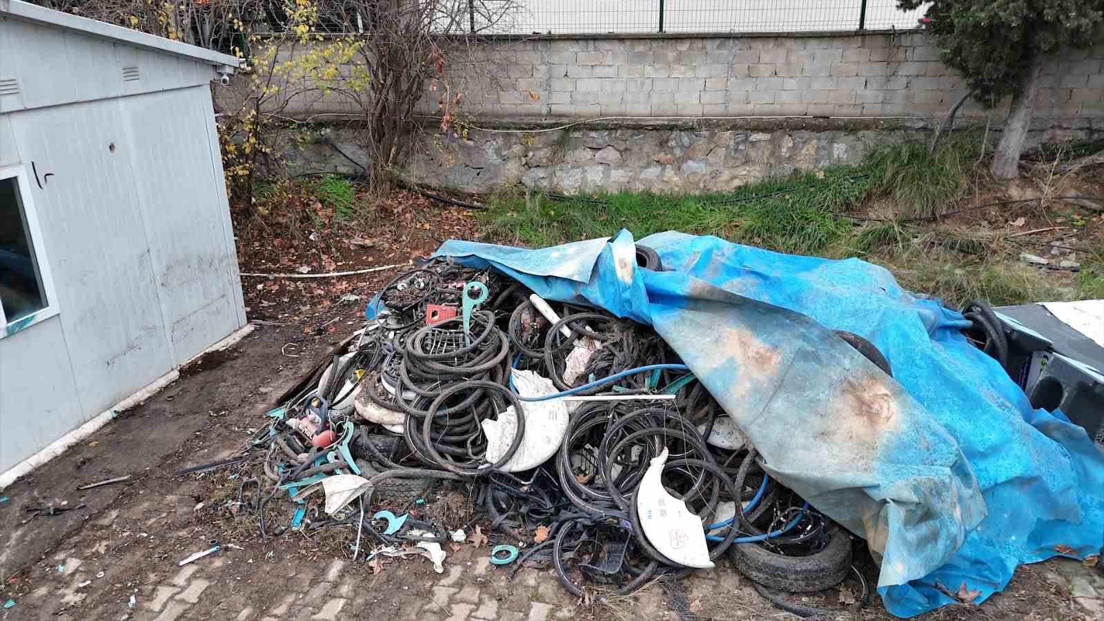 İBB milyonlarca liralık bisikletleri hurdaya çevirdi
