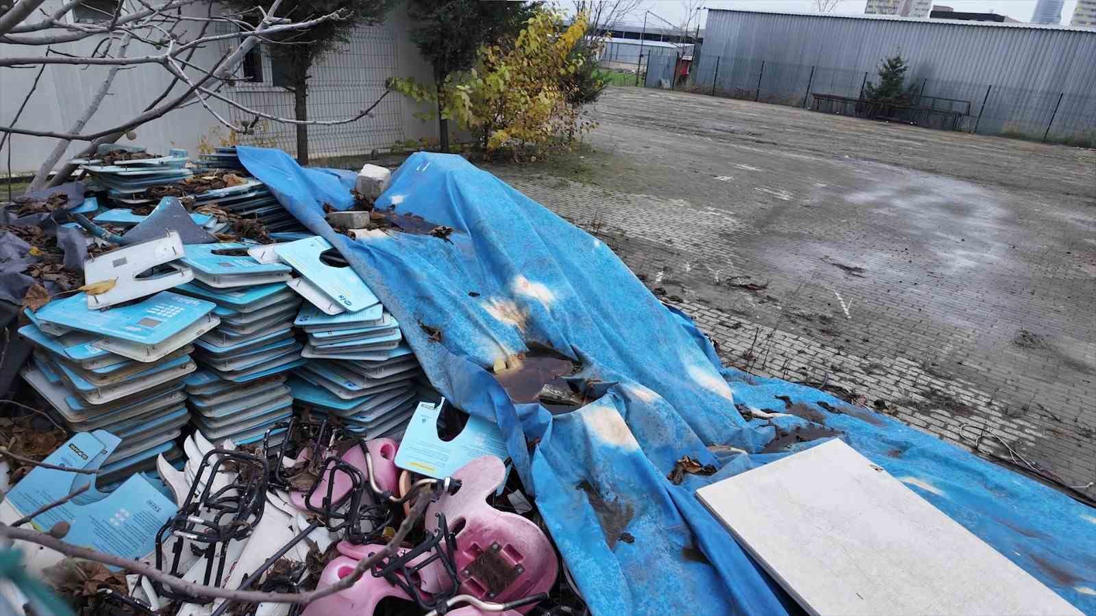 İBB milyonlarca liralık bisikletleri hurdaya çevirdi
