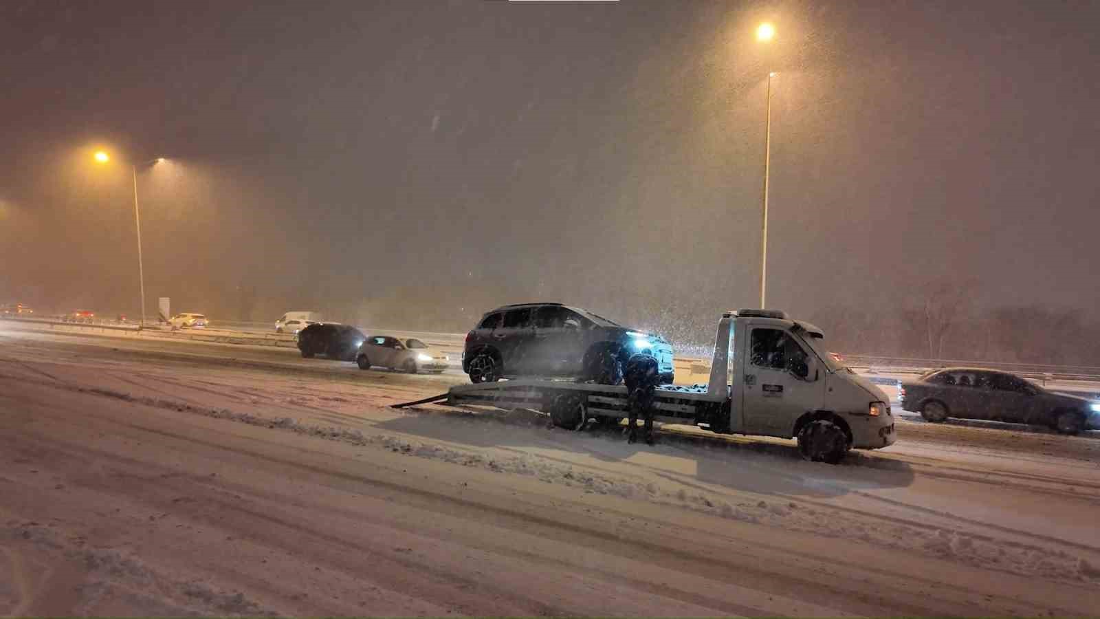 İBB yılın ilk kar mesaisinde sınıfta kaldı
