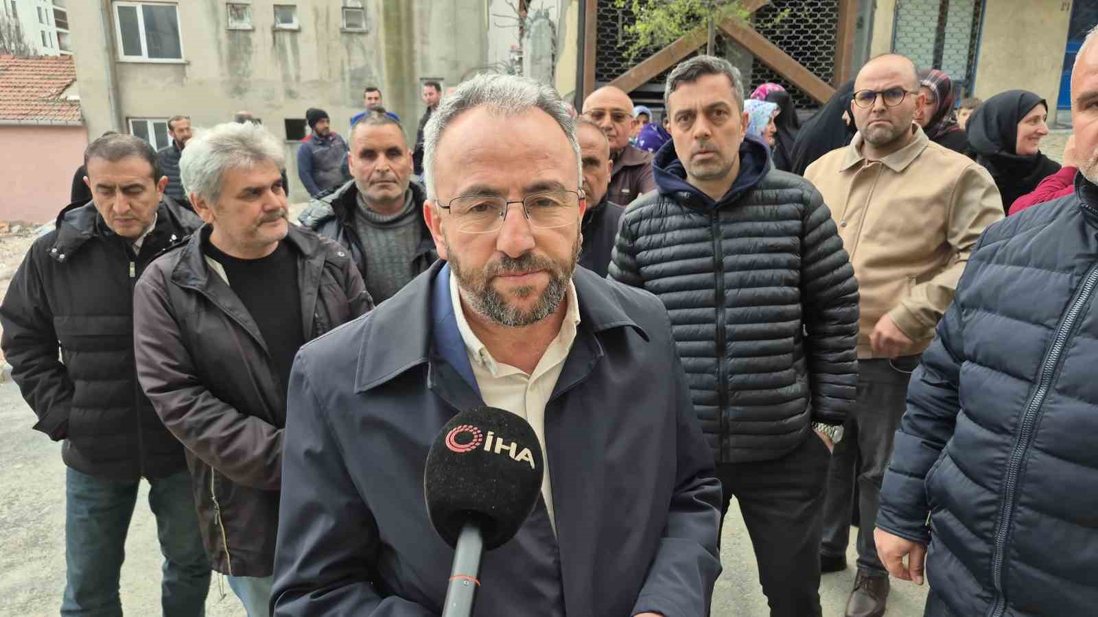 İBB’nin hatalı yıkımı 4 aileyi sokakta bıraktı, yakınlarının yanında kaldıklarını iddia eden aileler çözüm istedi
