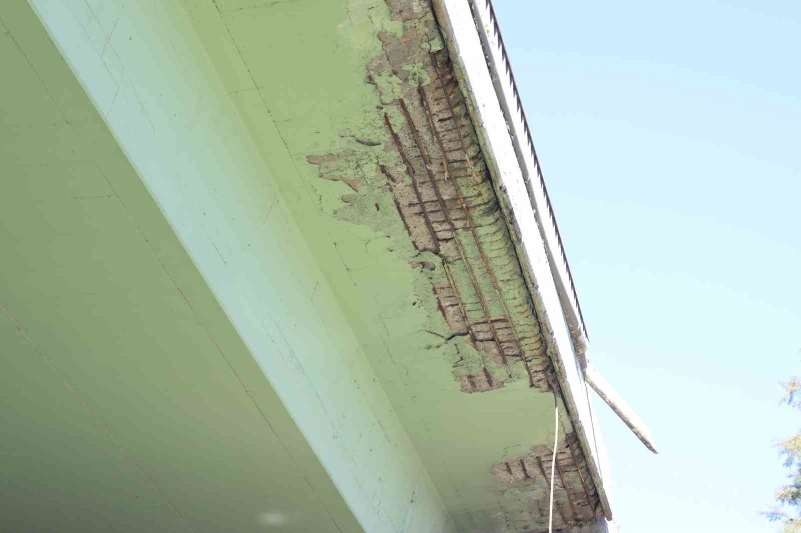 İBB’ye Ait Balıkyolu Köprüsü tehlike saçıyor: Vatandaş isyanda
