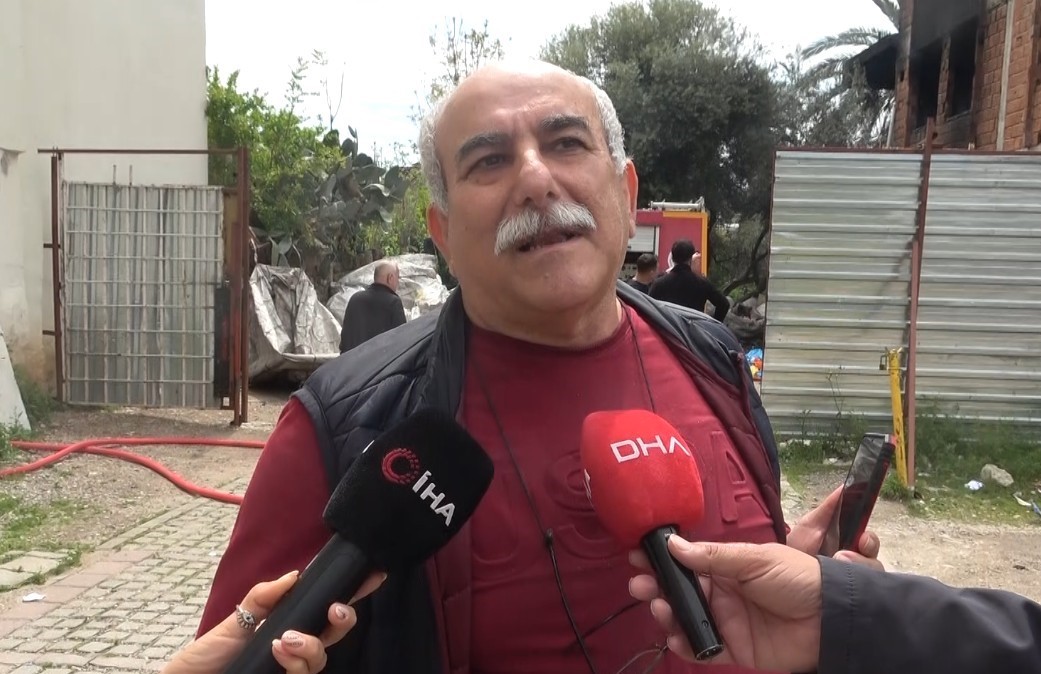 İçi ve etrafı çöplerle dolu metruk bina yangını mahalleliyi tedirgin etti
