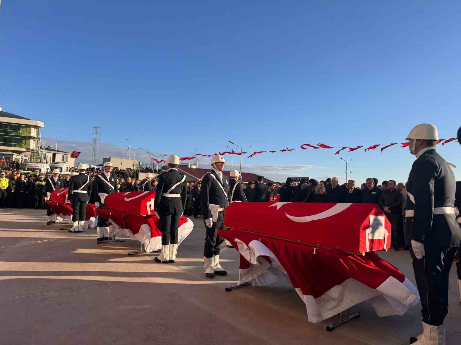 İçişleri Bakanı Ali Yerlikaya: "Kahraman polislerimiz milletimize pusu kuranların tuzaklarını başlarına yıktı"

